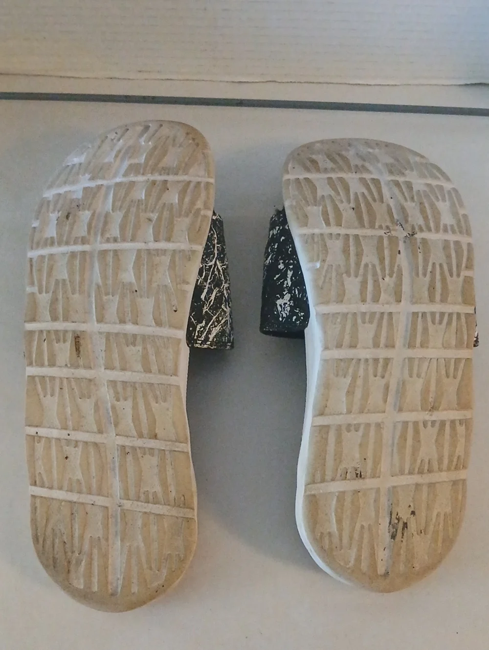 Nike Solarsoft Men's Black Marble Print Slide Sandals with White Swoosh